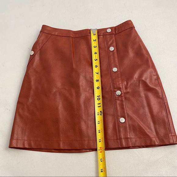 Urban Outfitters cognac faux leather snap skirt S - Picture 5 of 10